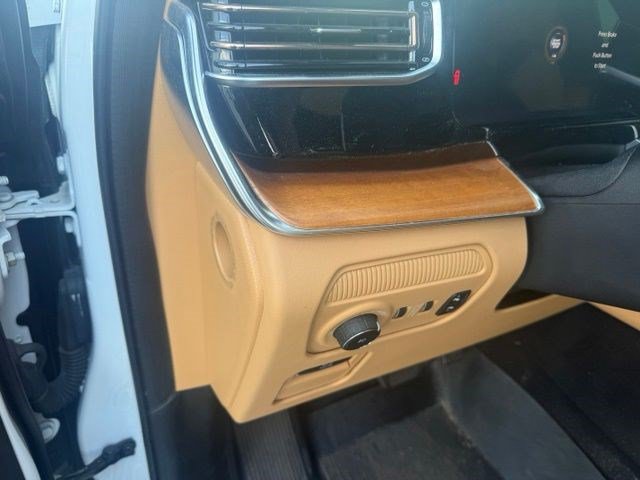 Used 2022 Jeep Grand Wagoneer Series III w/ Rear Seat Video Group 1 AWD/4WD image 15