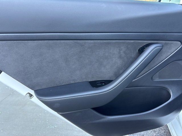 Used 2020 Tesla Model 3 Standard Range image 18