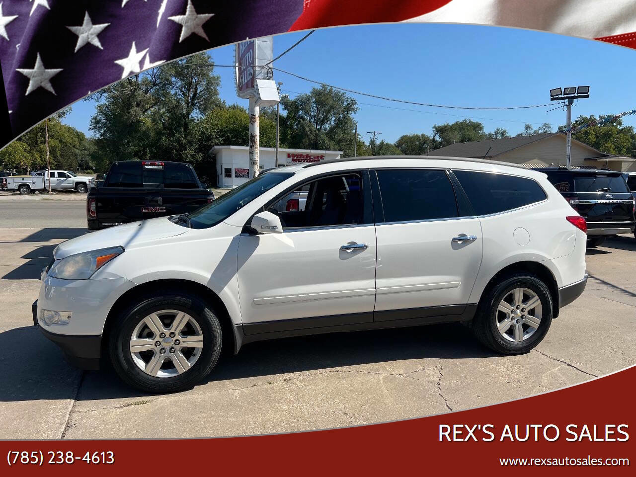 Used 2011 Chevrolet Traverse LT image 1