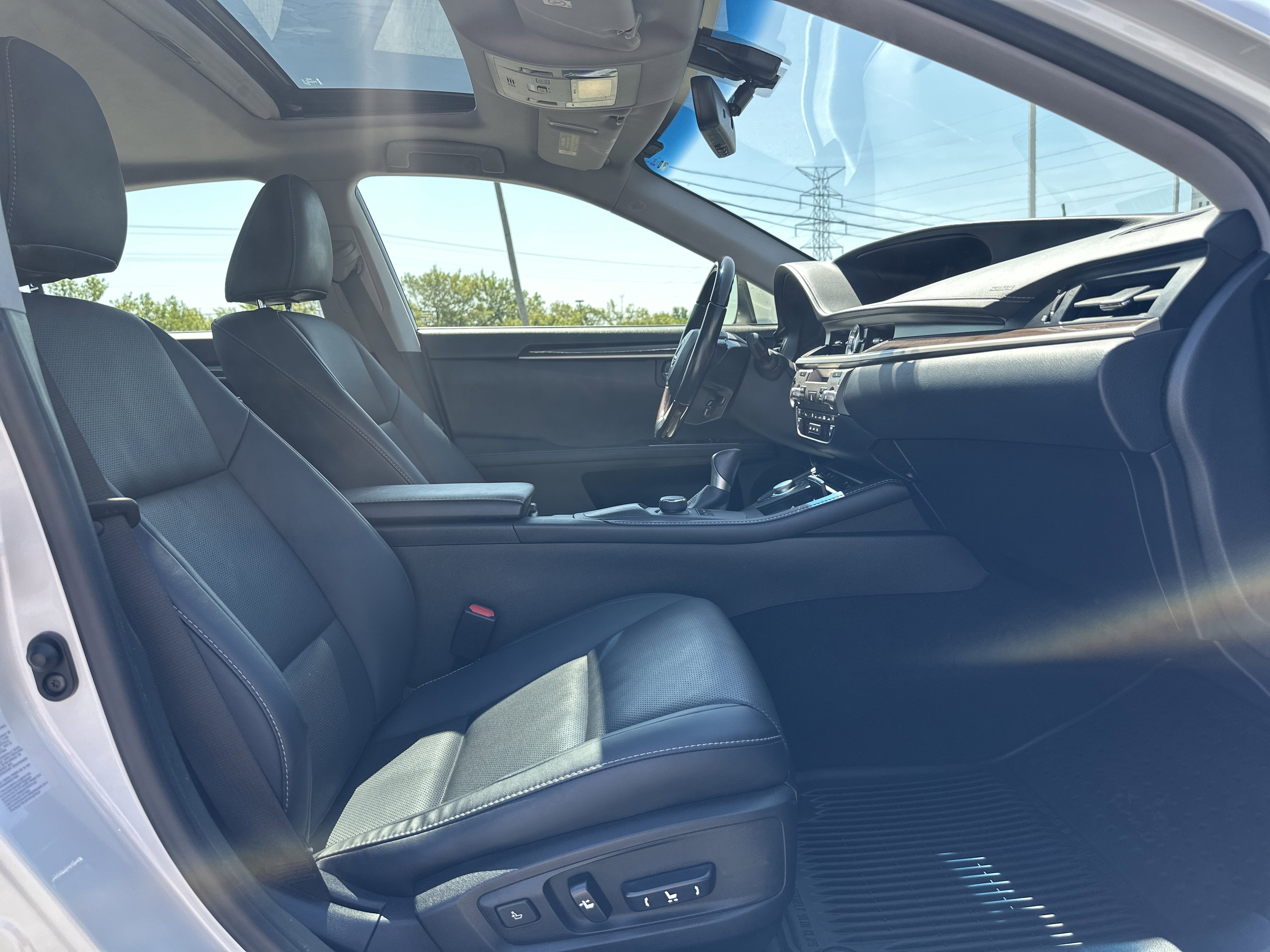Used 2016 Lexus ES 350 w/ Premium Package w/Wood Trim FWD image 13