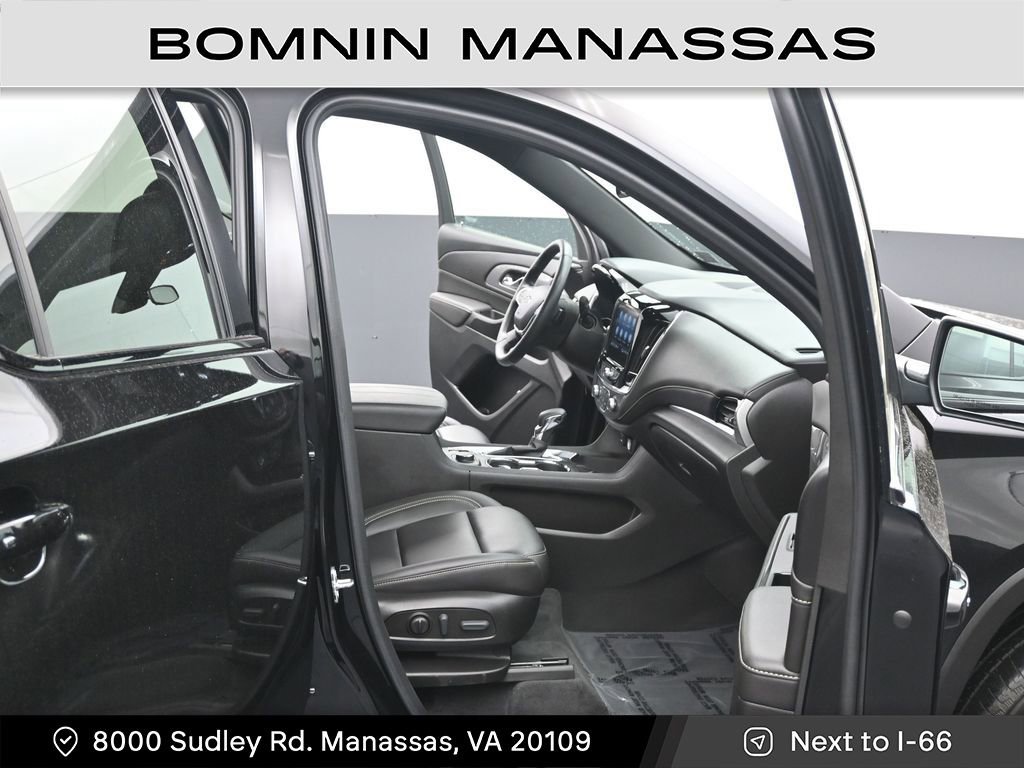 Used 2023 Chevrolet Traverse LT w/ Midnight/Sport Edition AWD/4WD image 9