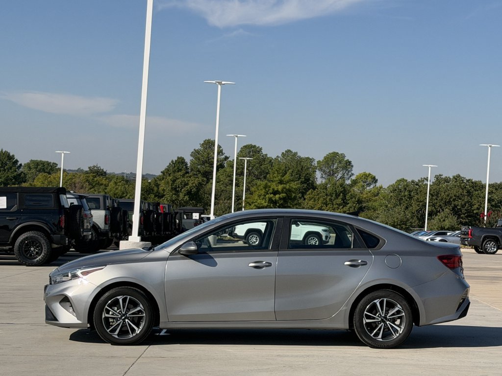 Used 2022 Kia Forte LXS FWD image 3