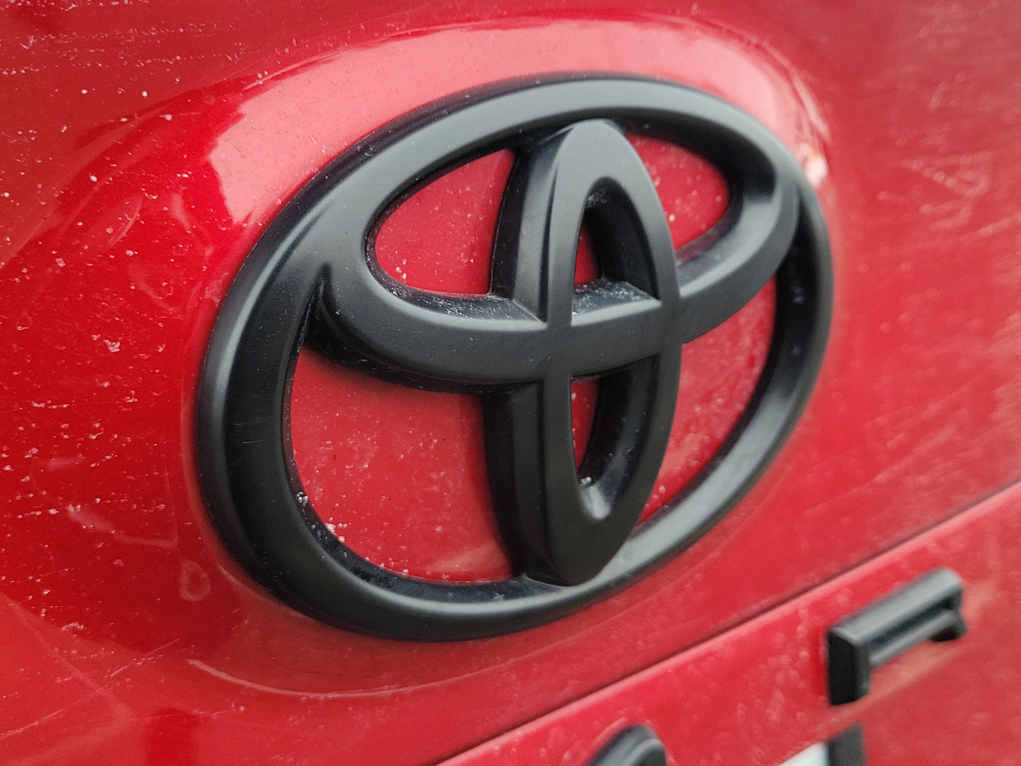 Used 2023 Toyota Camry SE w/ Cold Weather Package image 6