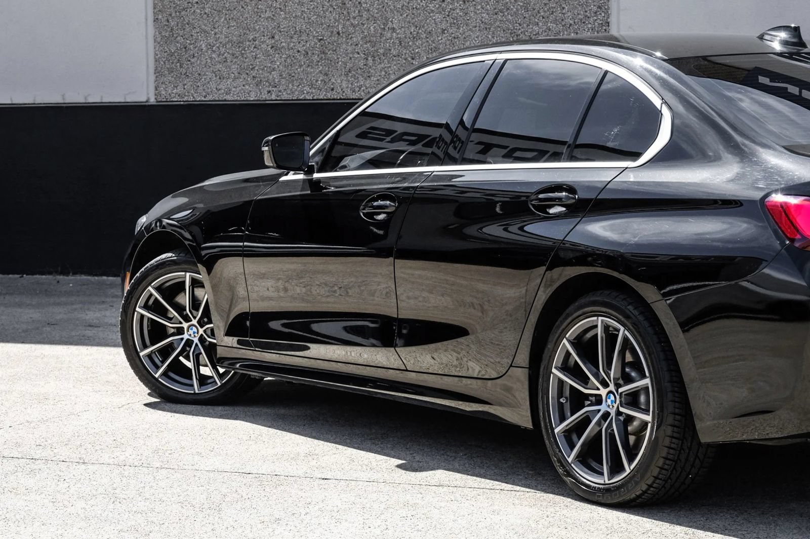 Used 2021 BMW 330i Sedan w/ Convenience Package RWD image 11