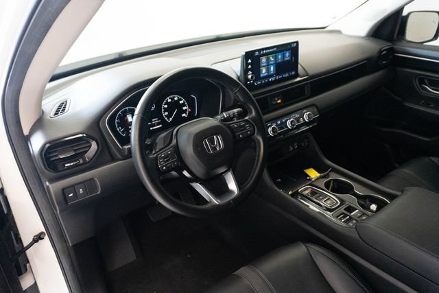 Used 2025 Honda Pilot EX-L image 3