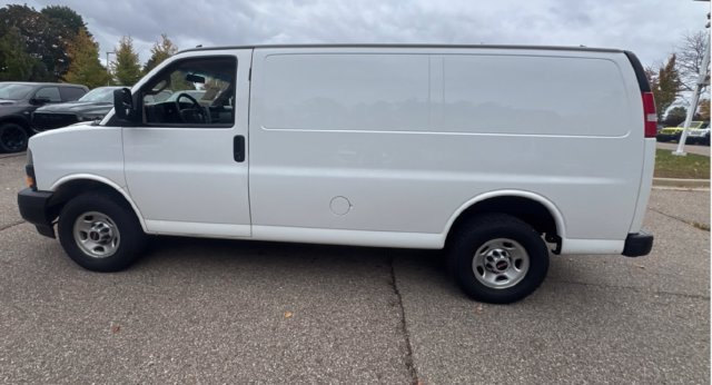 Used 2023 GMC Savana 2500 RWD image 1