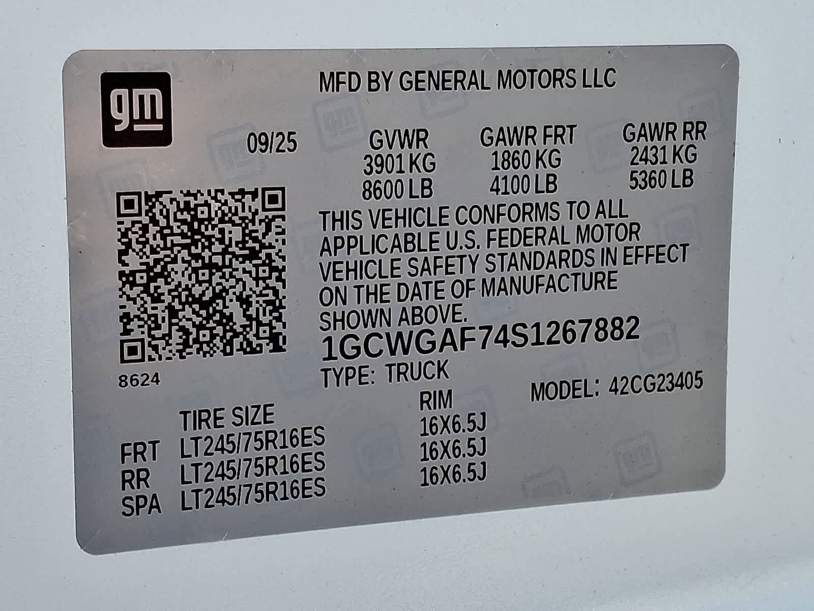 New 2025 Chevrolet Express 2500 w/ Driver Convenience Package RWD image 18