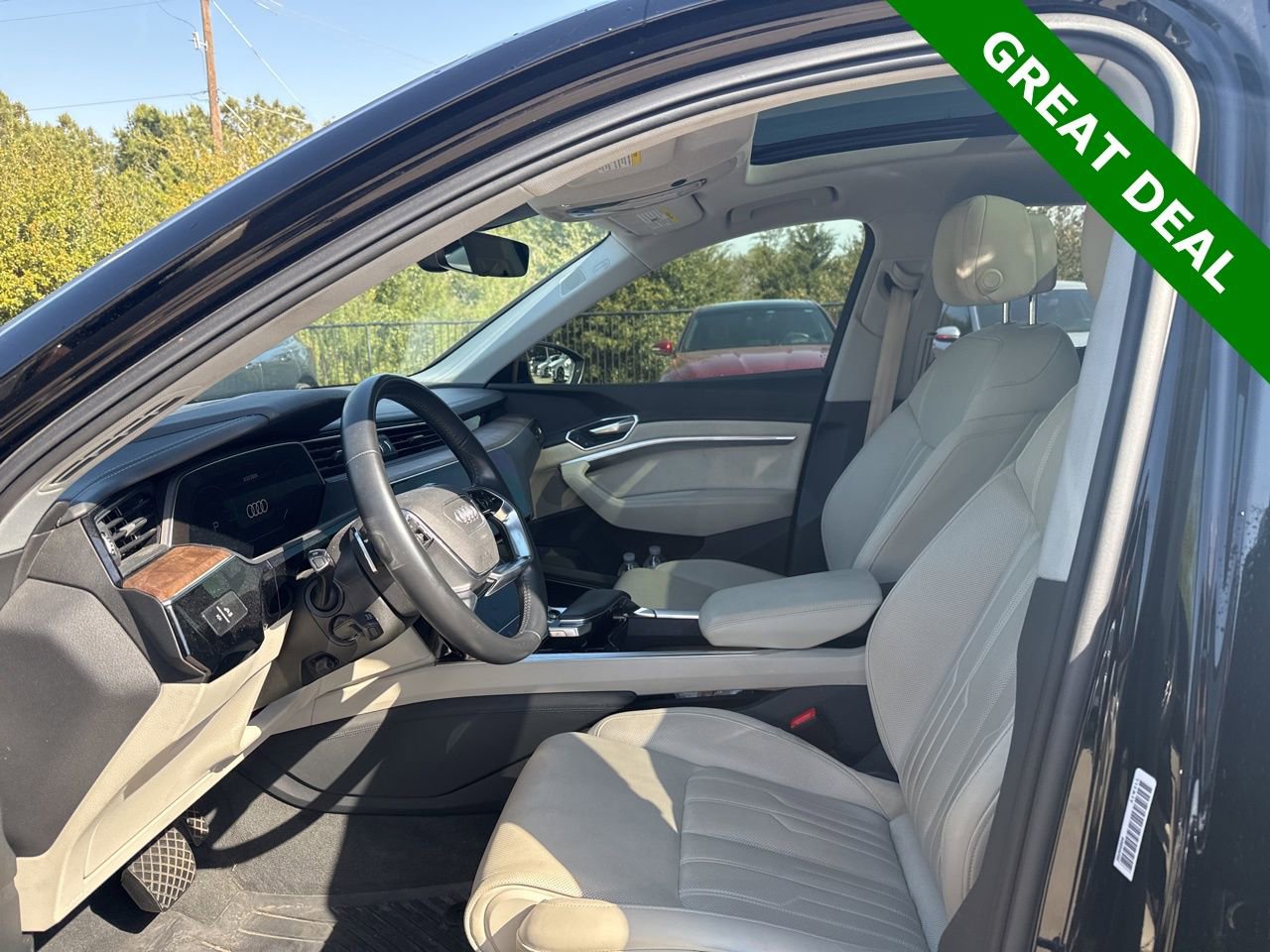 Used 2019 Audi e-tron Prestige w/ Prestige Package image 15