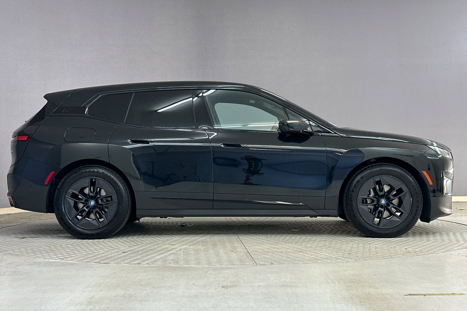 Used 2023 BMW iX xDrive50 w/ Premium Package image 7