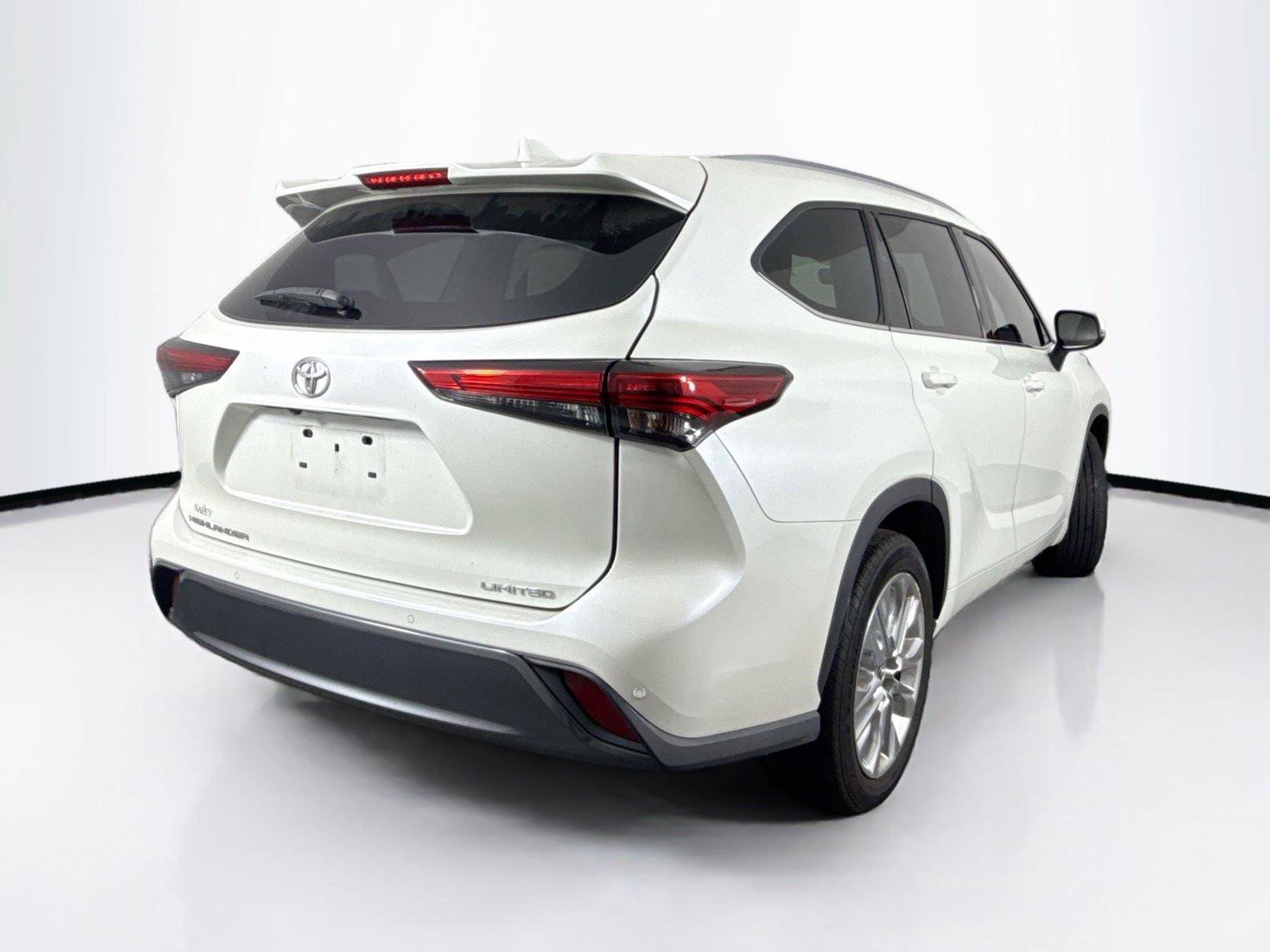 Used 2021 Toyota Highlander Limited FWD image 8