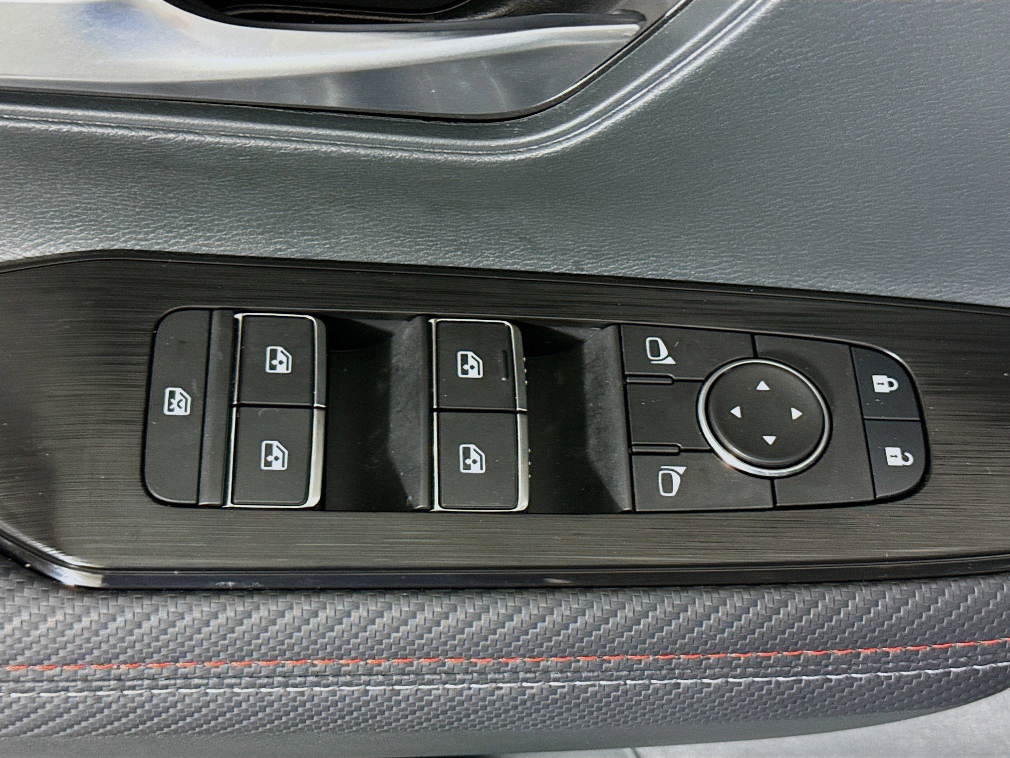 Used 2026 Nissan Kicks SR image 24