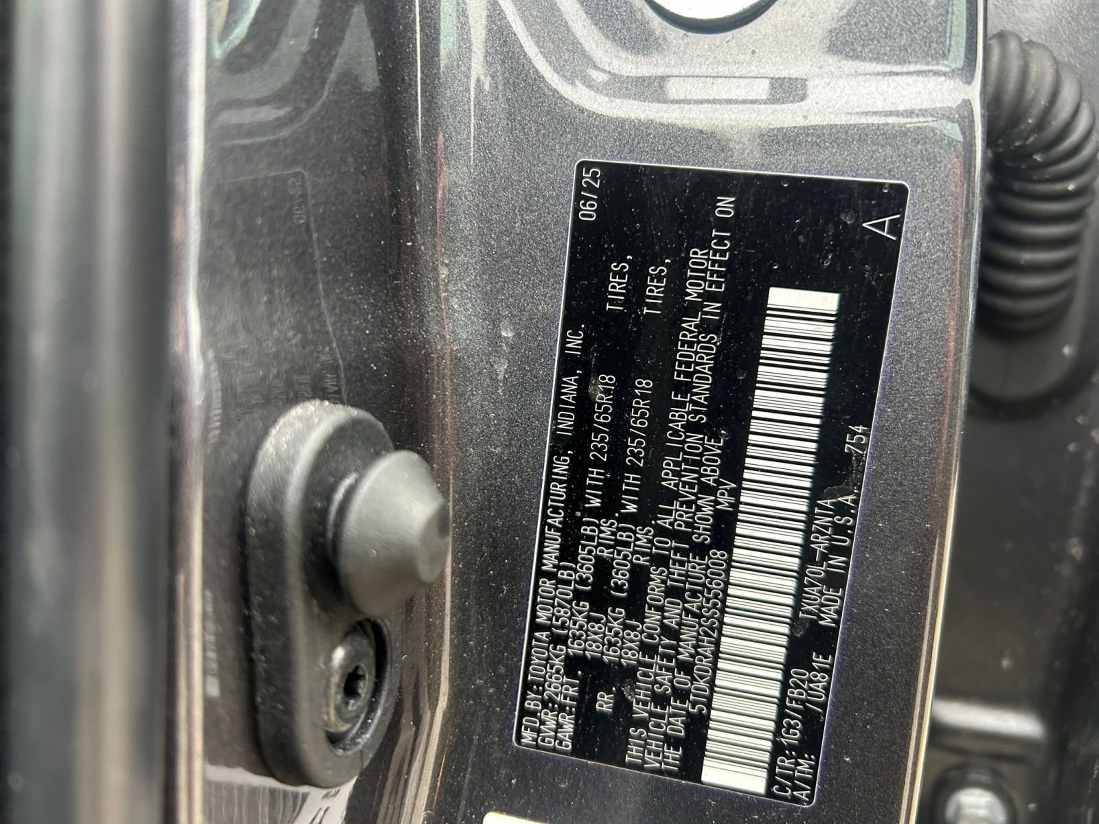 Used 2025 Toyota Highlander LE image 32