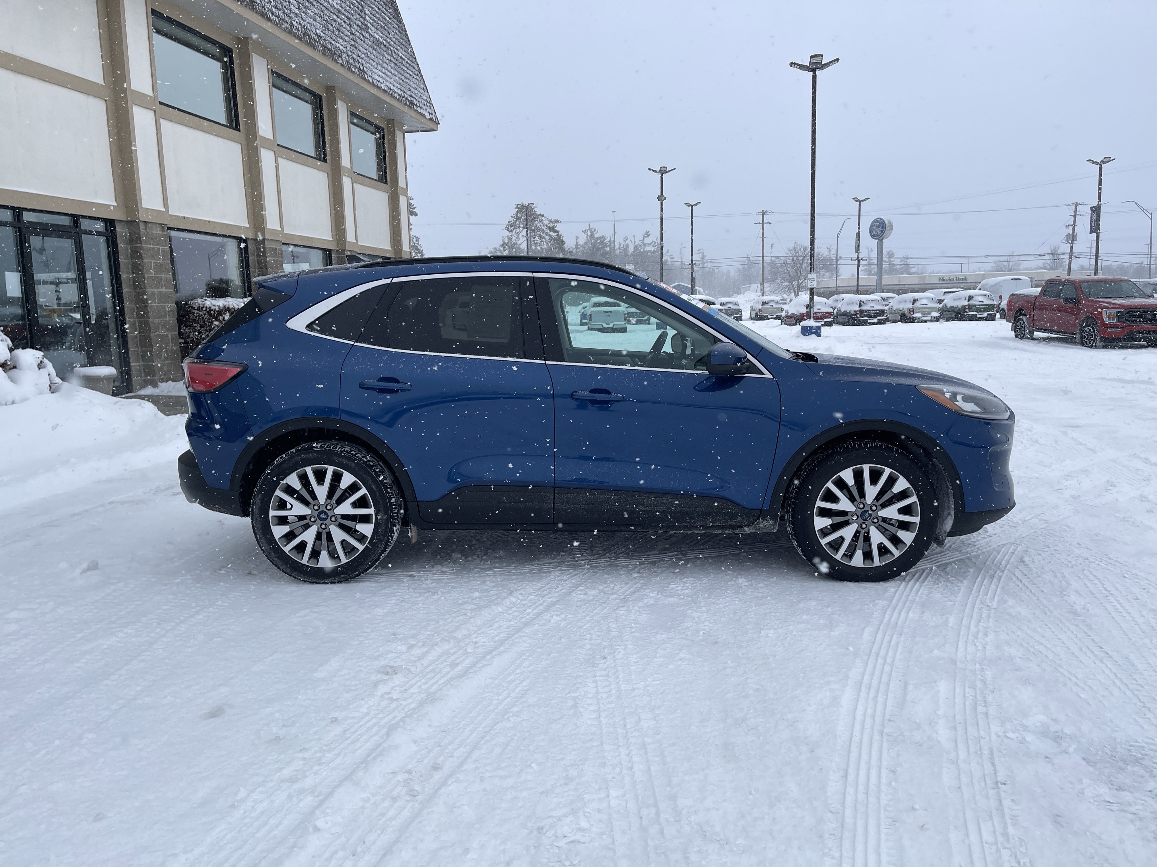 Certified 2022 Ford Escape Titanium image 2