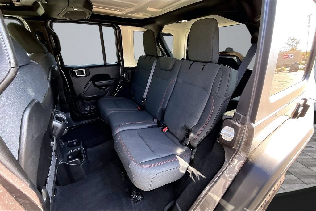 Used 2025 Jeep Wrangler Unlimited Rubicon w/ Convenience Group AWD/4WD image 19