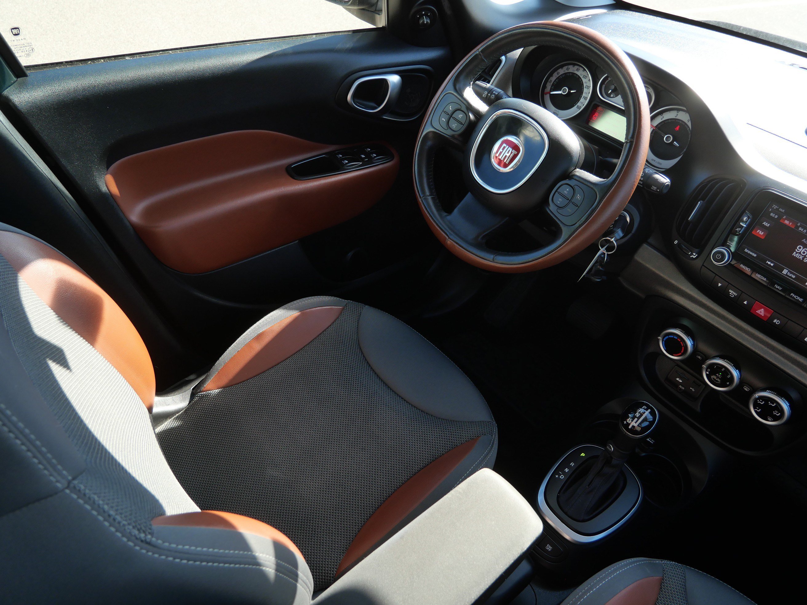 Used 2014 FIAT 500L Trekking FWD image 9
