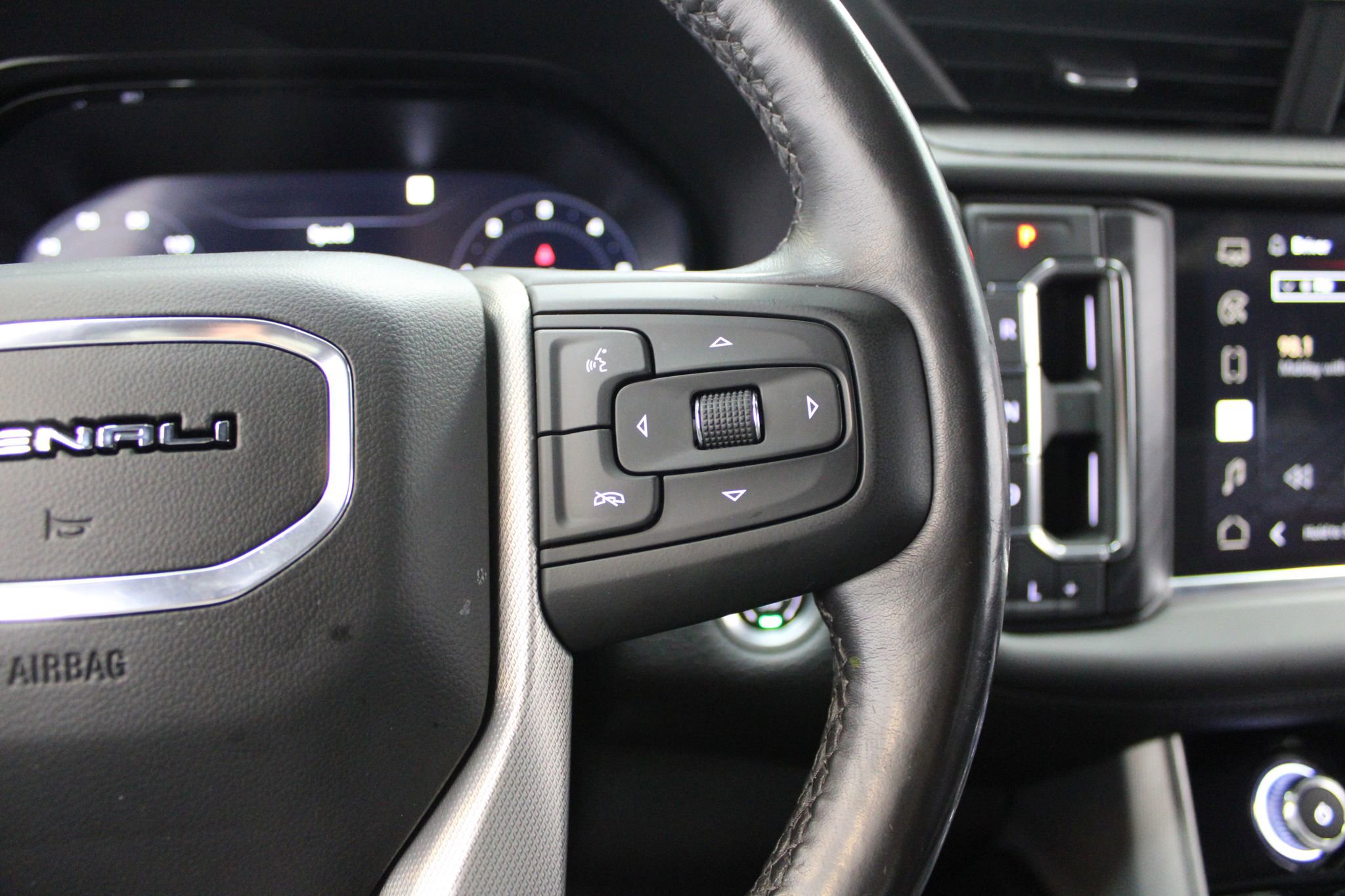Used 2022 GMC Yukon XL Denali AWD/4WD image 42