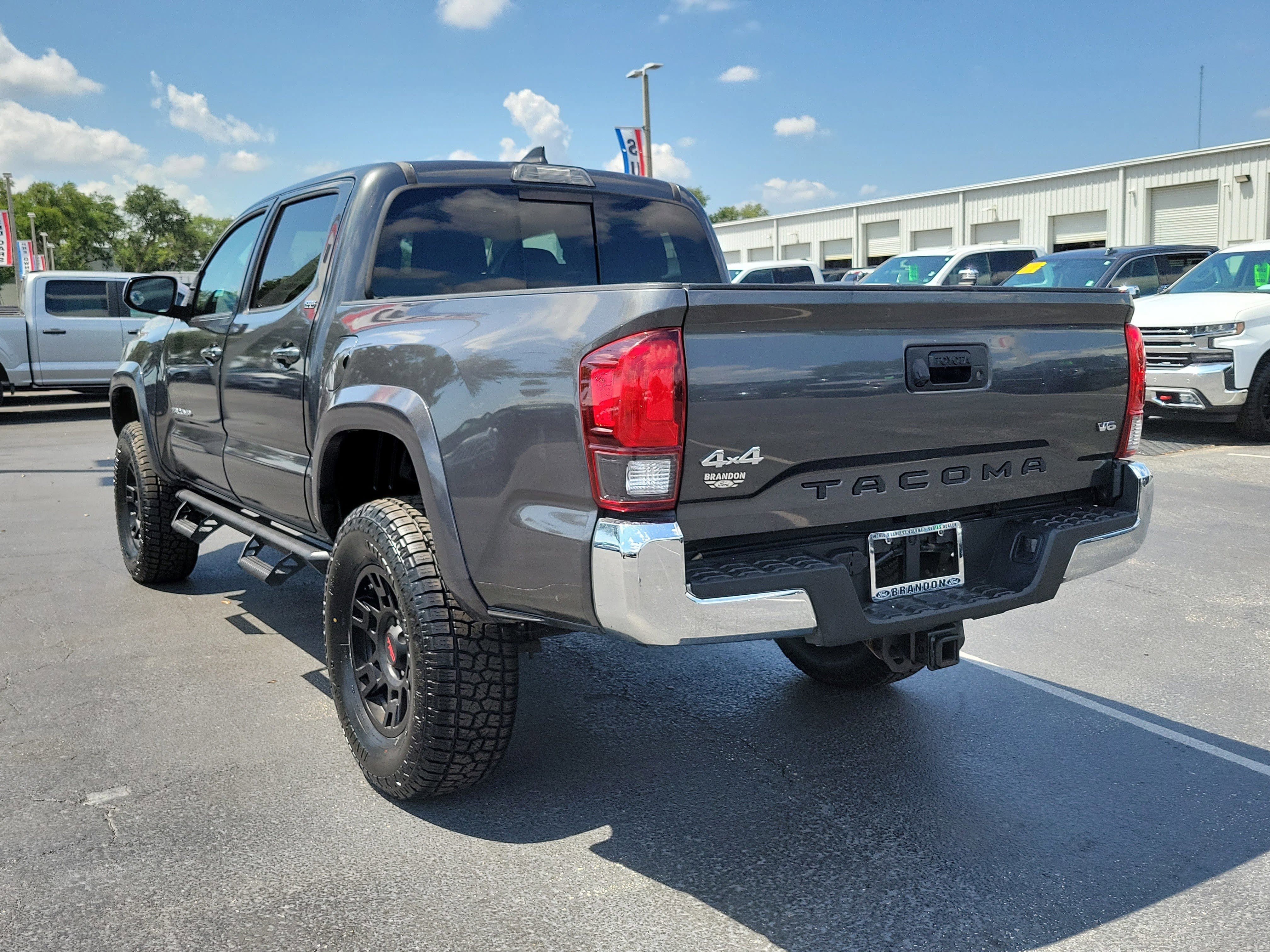 Used 2019 Toyota Tacoma SR5 AWD/4WD image 7