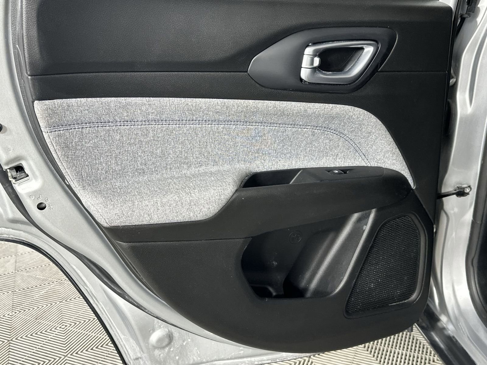 Used 2025 Jeep Compass Sport image 30