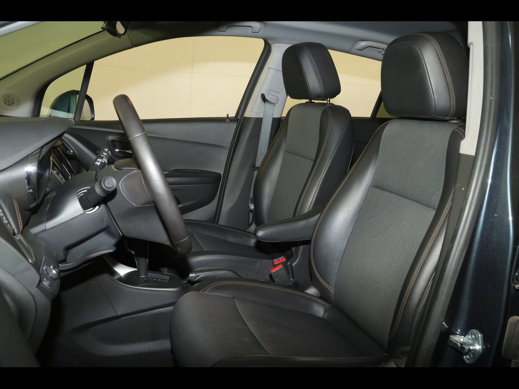 Used 2021 Chevrolet Trax LT w/ Sport Edition image 14