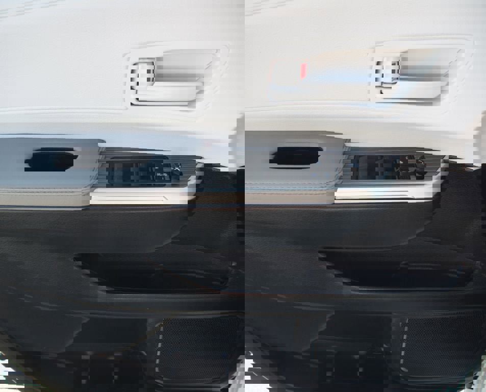 Used 2025 Toyota Sienna LE image 29