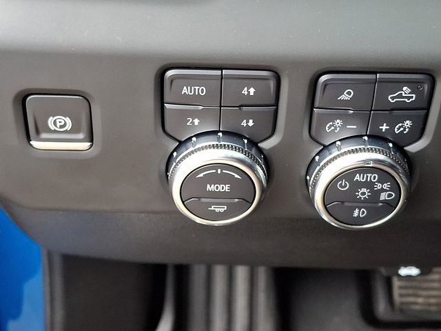 Used 2024 GMC Sierra 1500 AT4 w/ Technology Package image 21