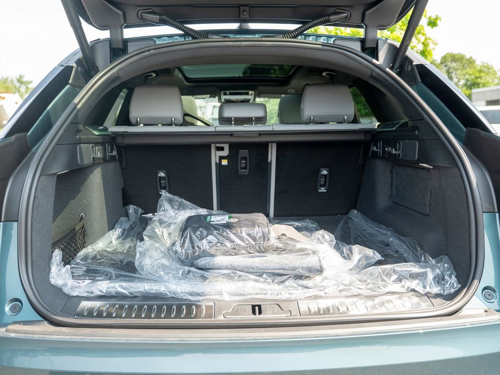 New 2026 Land Rover Range Rover Velar S image 24