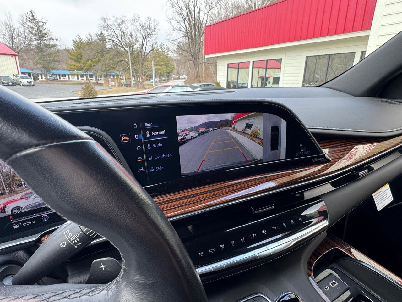 Used 2021 Cadillac Escalade Luxury AWD/4WD image 23