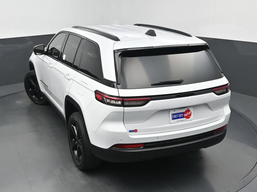 Used 2023 Jeep Grand Cherokee Altitude RWD image 35