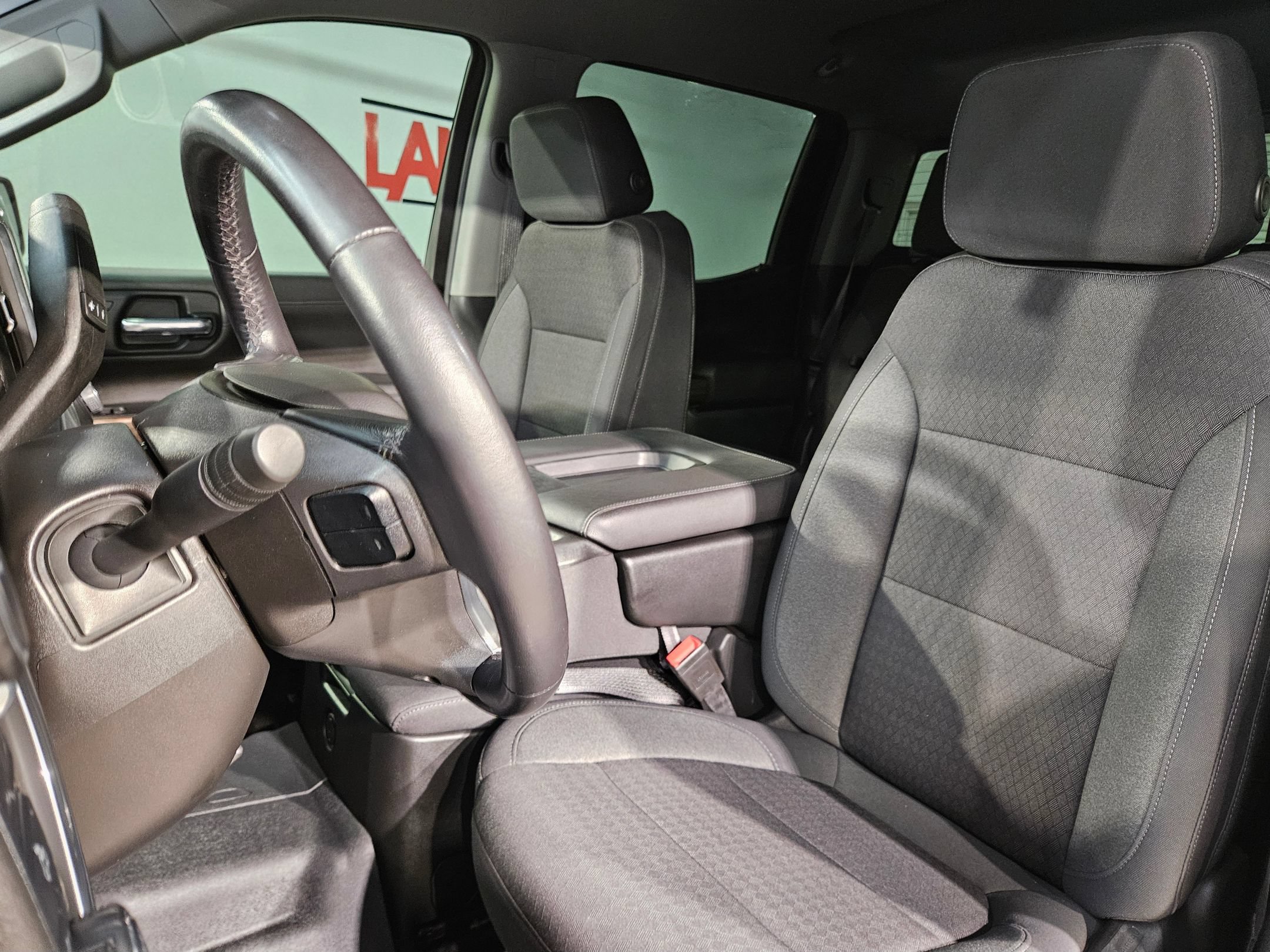 Used 2022 Chevrolet Silverado 1500 LT AWD/4WD image 23