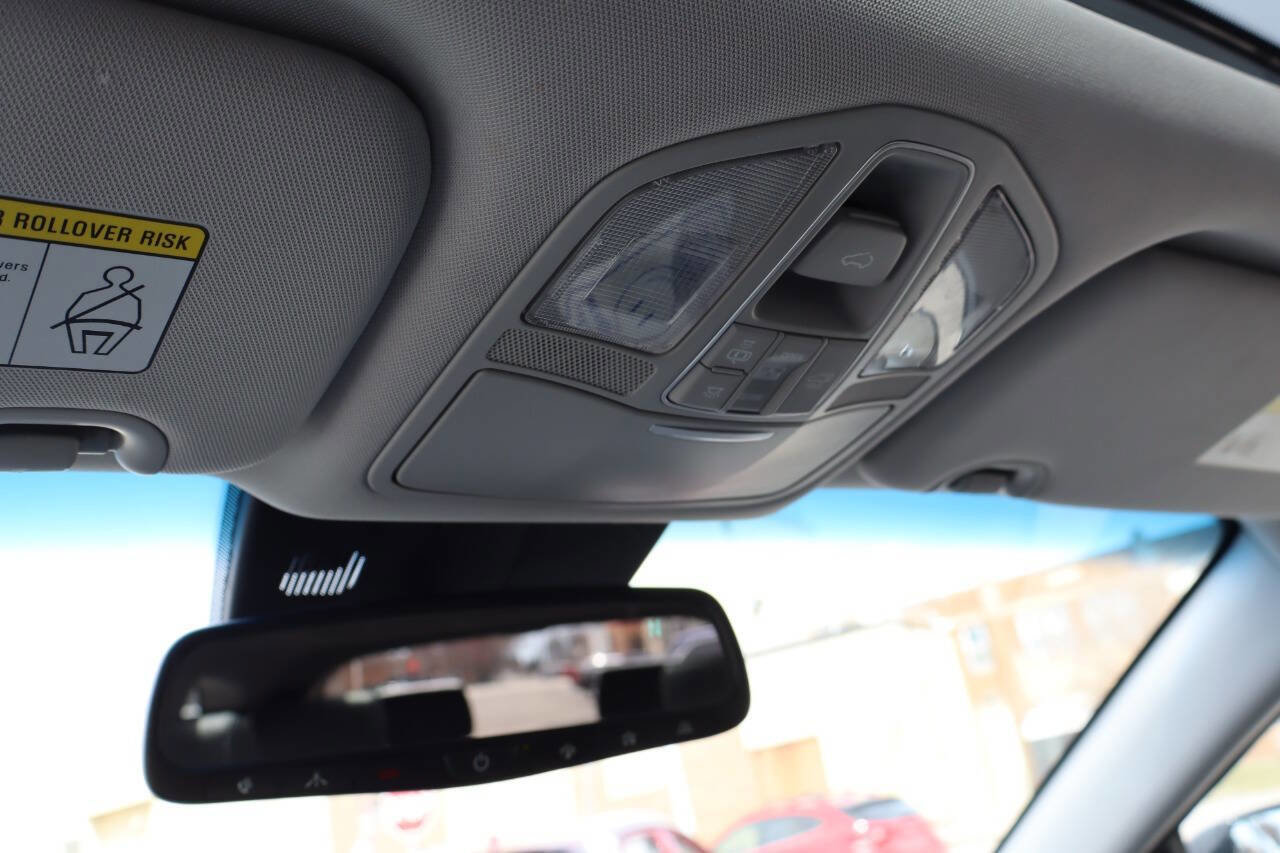 Used 2017 Hyundai Santa Fe Limited image 22