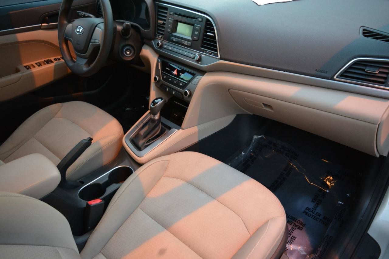Used 2017 Hyundai Elantra SE FWD image 17