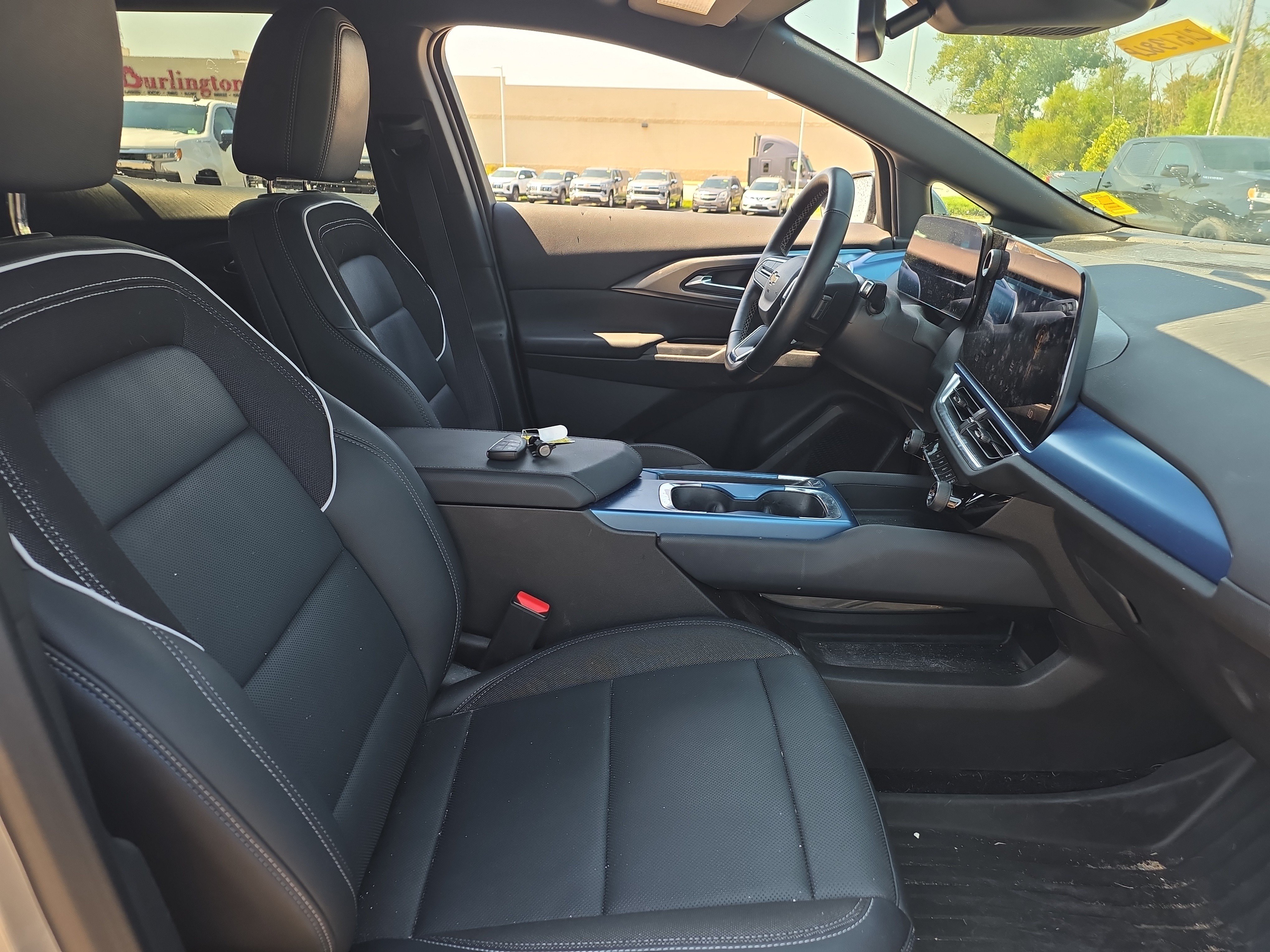 Used 2024 Chevrolet Equinox EV LT FWD image 8
