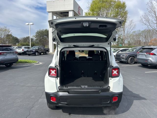Used 2023 Jeep Renegade Latitude AWD/4WD image 9