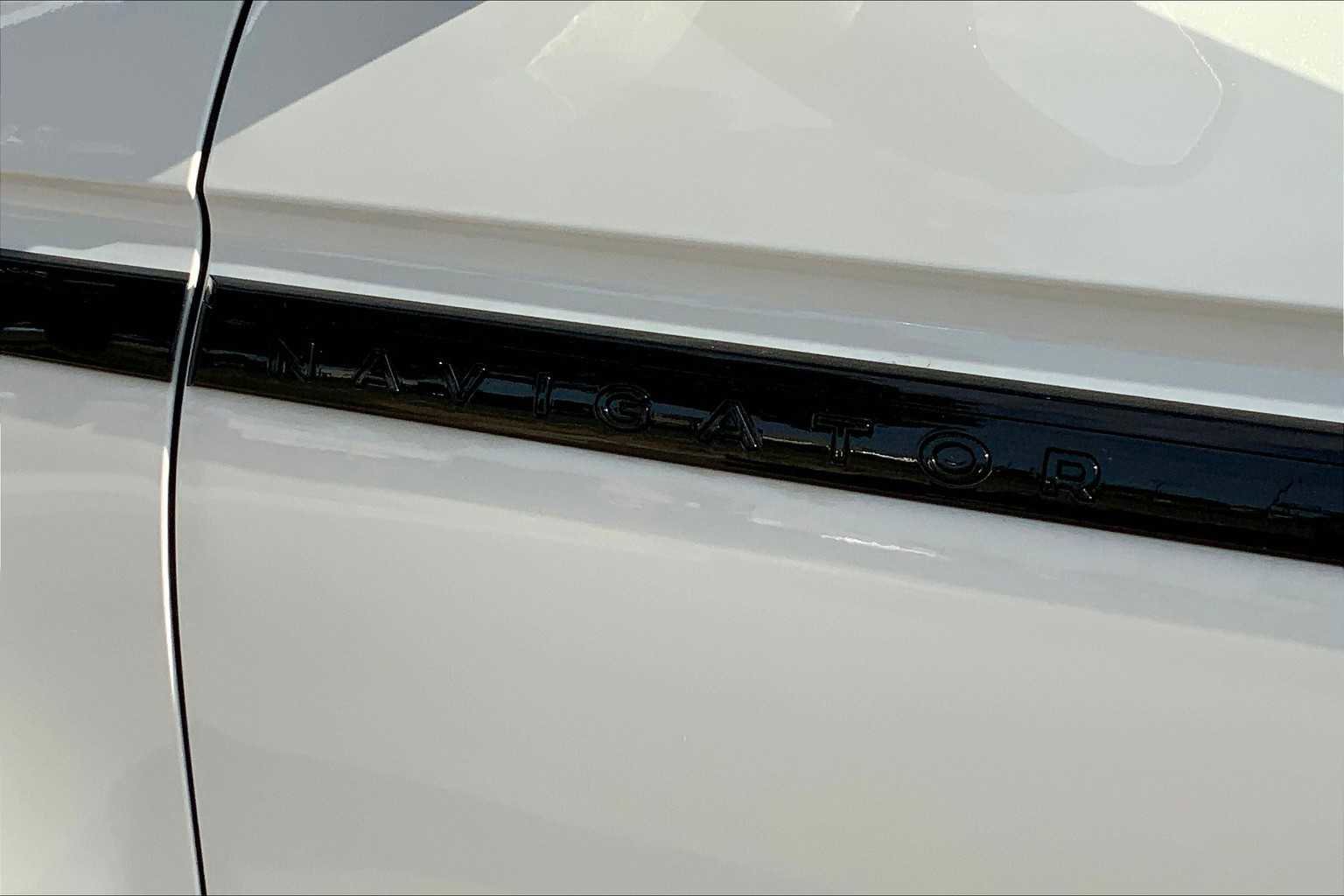 New 2025 Lincoln Navigator L Reserve w/ Jet Appearance Package image 15