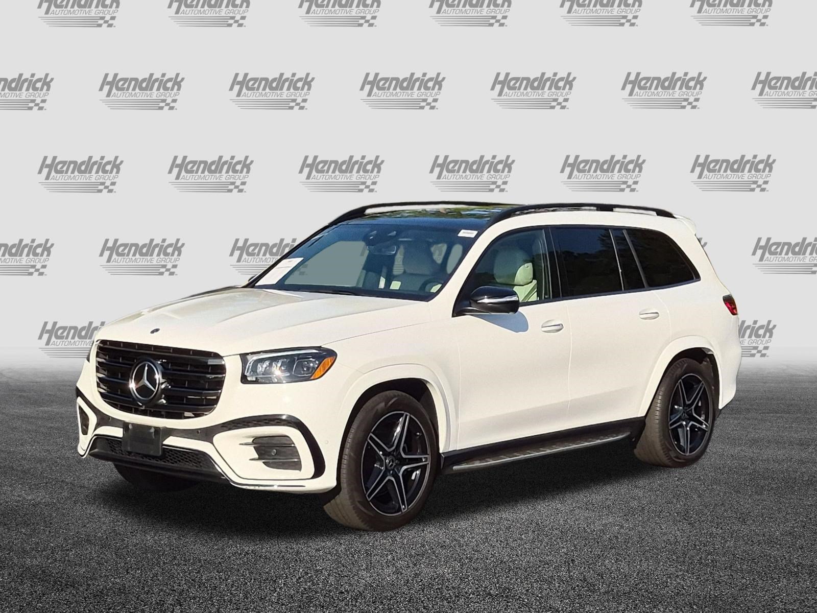 Used 2025 Mercedes-Benz GLS 450 4MATIC w/ AMG Line Exterior image 5