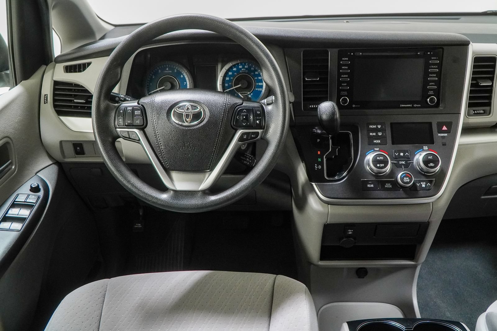Used 2020 Toyota Sienna LE FWD image 22