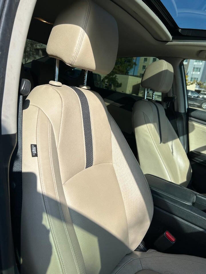 Used 2019 Honda Civic Touring image 15