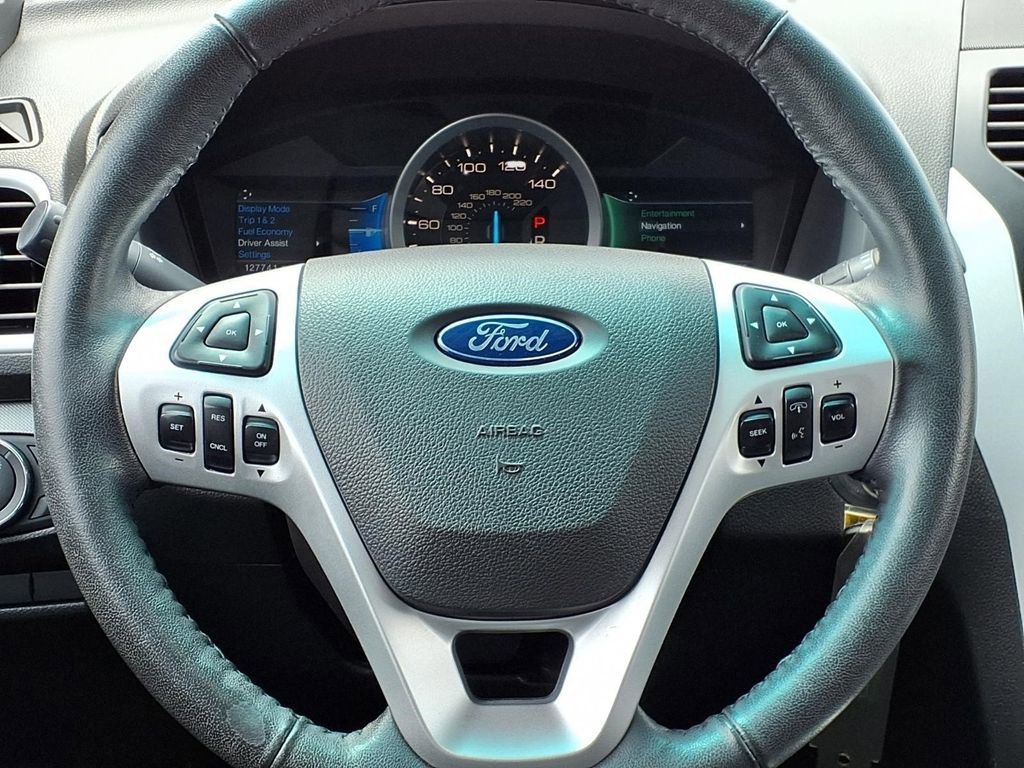 Used 2015 Ford Explorer XLT w/ Equipment Group 202B FWD image 21