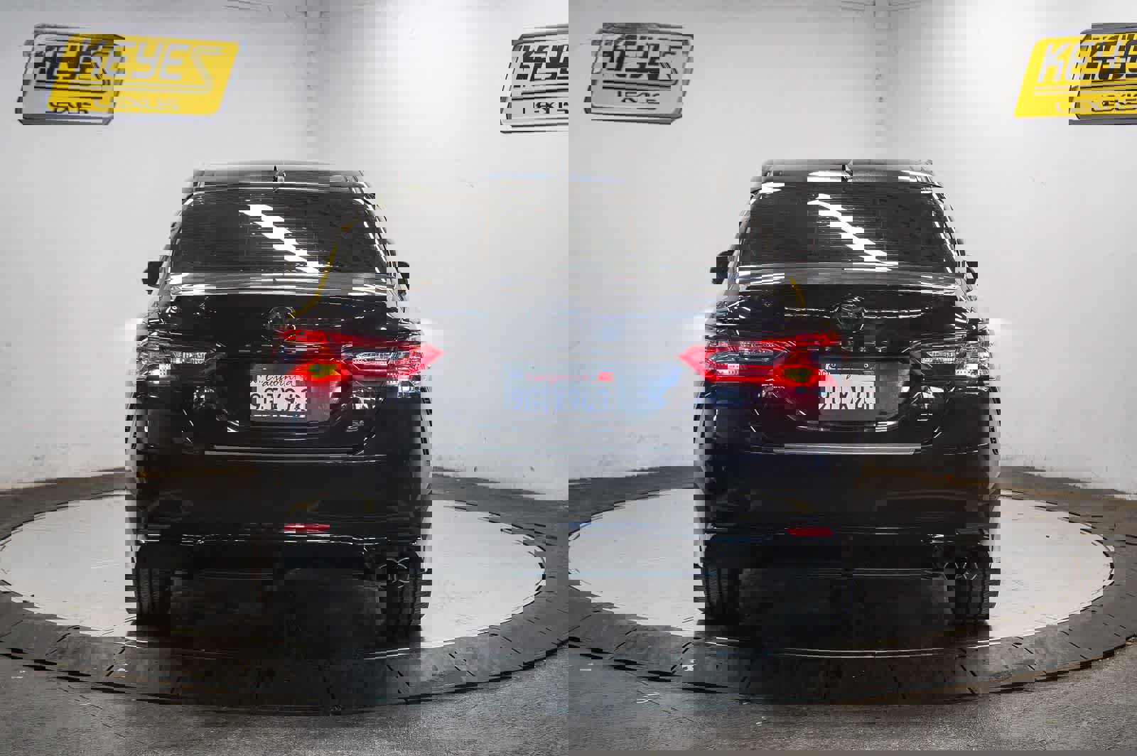 Used 2020 Toyota Camry SE w/ Convenience Package image 3