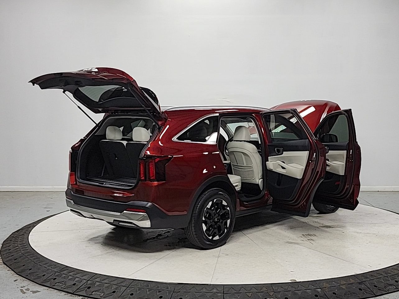 Used 2025 Kia Sorento S w/ Panoramic Sunroof Package FWD image 16