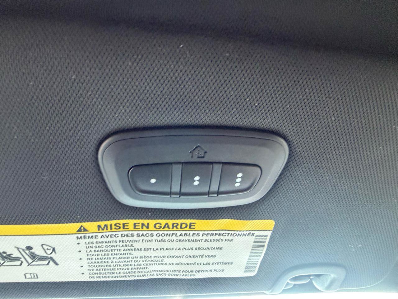 Used 2025 Chrysler Pacifica Select FWD image 28