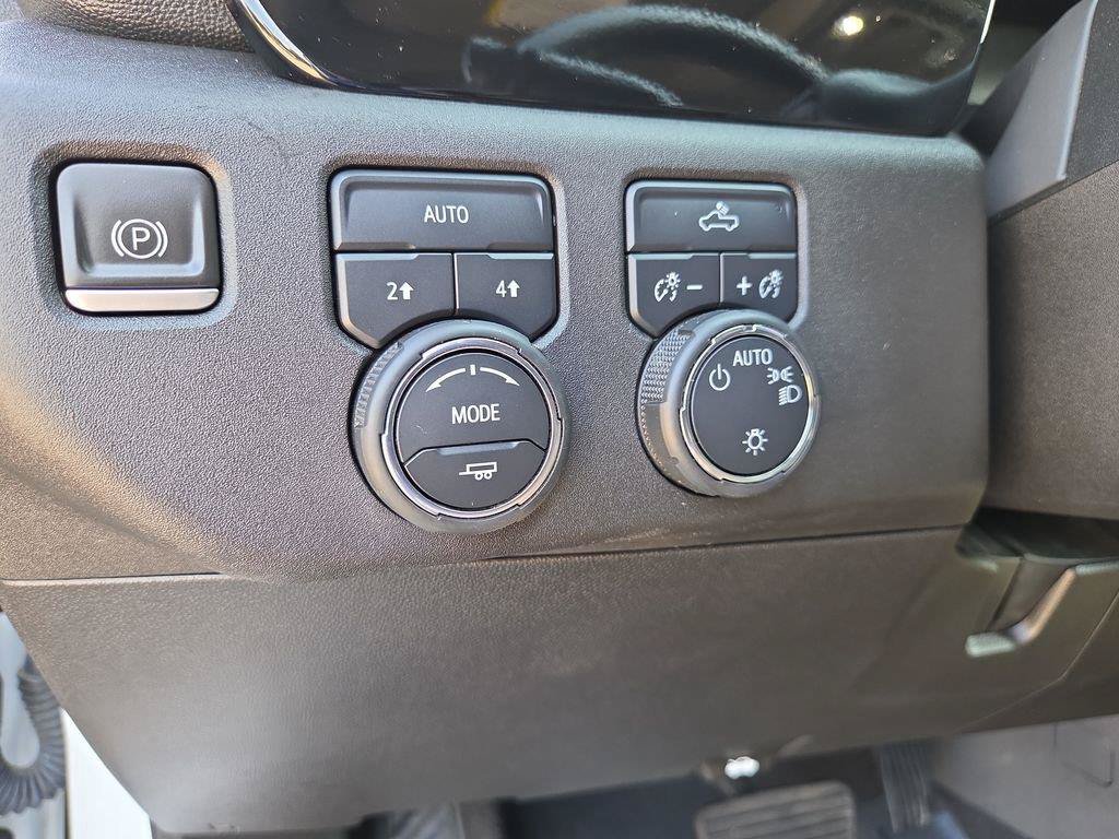 Used 2023 Chevrolet Silverado 1500 LT AWD/4WD image 23