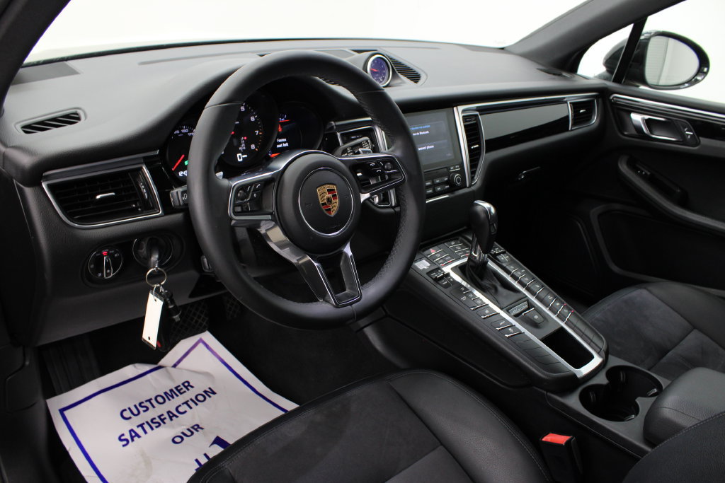 Used 2018 Porsche Macan AWD/4WD image 4