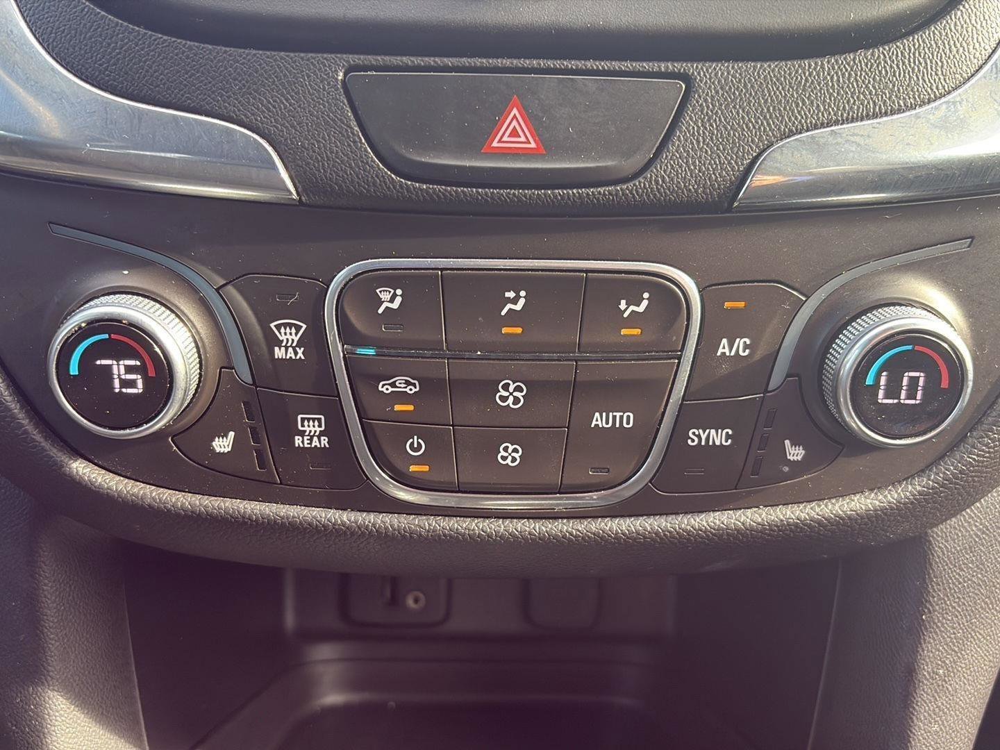 Used 2018 Chevrolet Equinox LT image 25