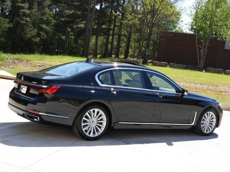 Used 2021 BMW 740i w/ Premium Package image 28