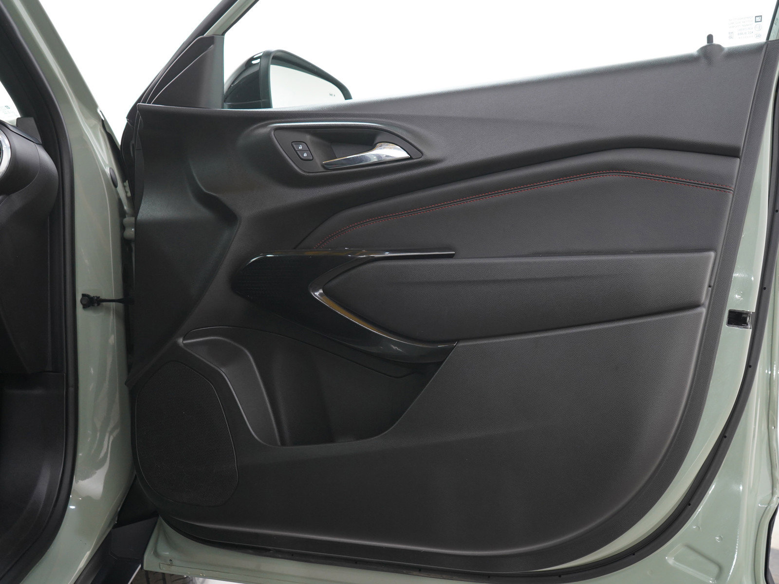 Used 2024 Chevrolet Trax RS w/ Driver Confidence Package FWD image 9