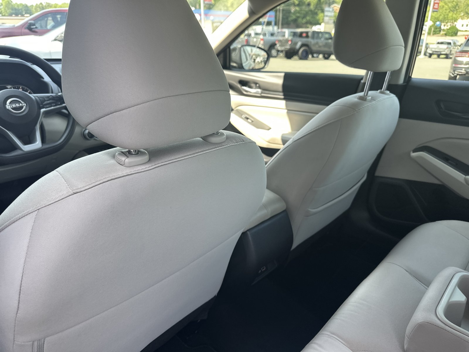 Used 2025 Nissan Altima 2.5 SV FWD image 19