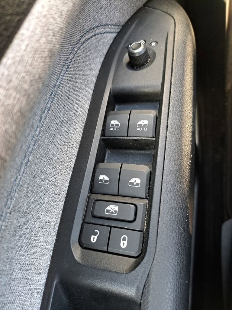 Used 2023 Jeep Compass Sport image 16