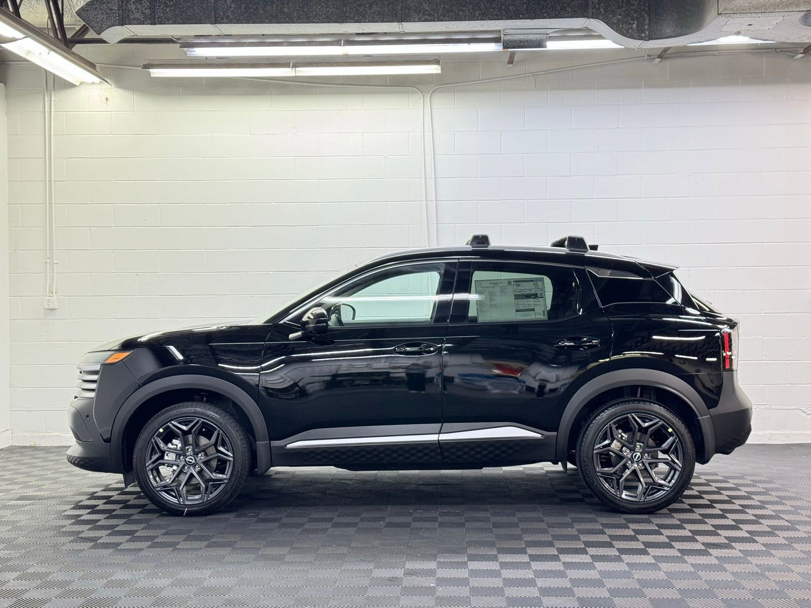 New 2026 Nissan Kicks SR w/ Cold Weather Package image 3