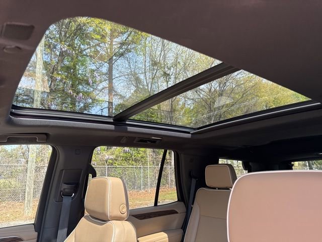 Used 2024 Chevrolet Tahoe Premier w/ Premium Package image 40